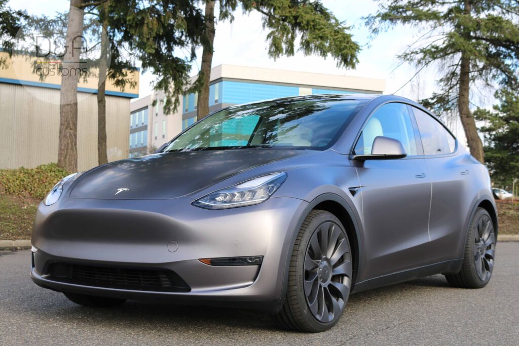 Tesla Model Y Grey 2024 - Aurel Caresse
