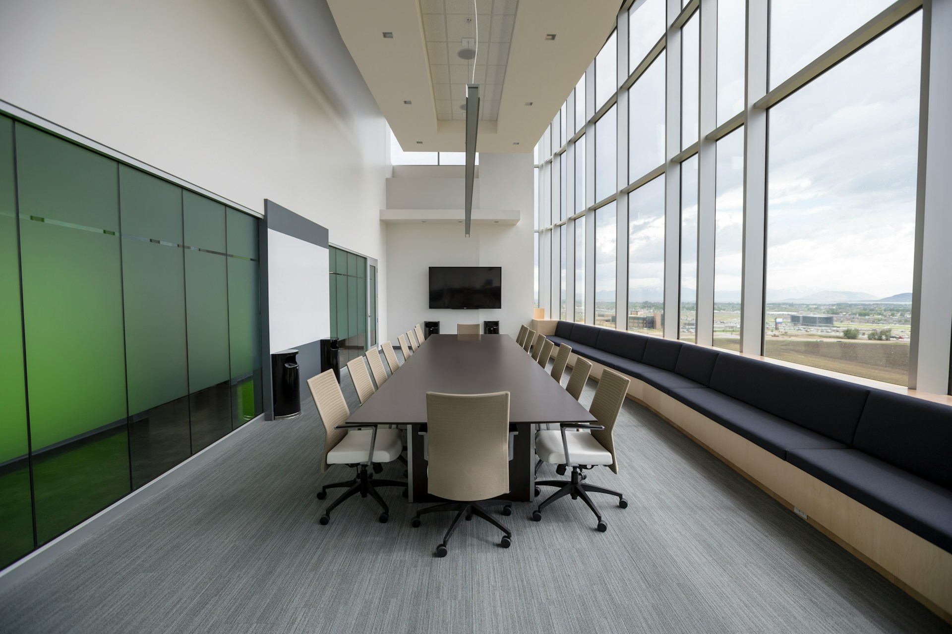3M FASARA Decorative Film for Seattle Clinics, HR Offices, and Conference Rooms: Privacy Without Walls